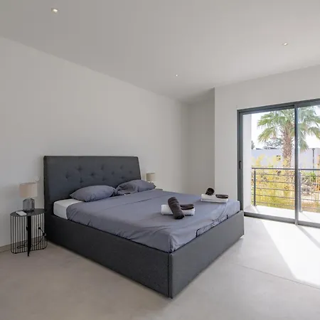 - Avec Piscine Proche