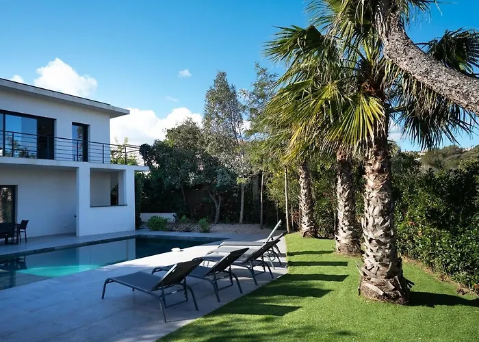 - Vue Avec Piscine Privee