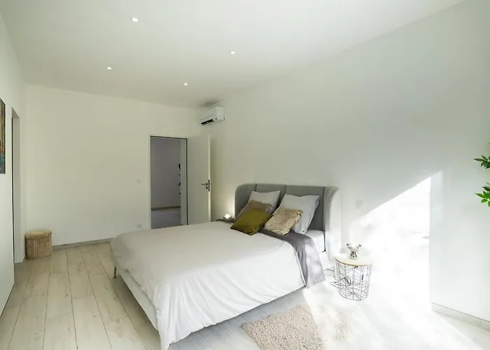 Vakantiehuis - Vue Avec Piscine Privee Saint Aygulf