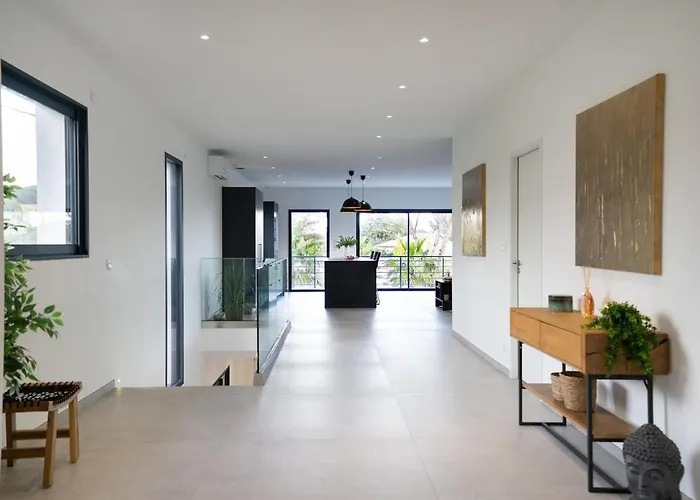 - Vue Avec Piscine Privee